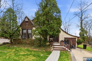 192 Kings Court, Teaneck, NJ 07666