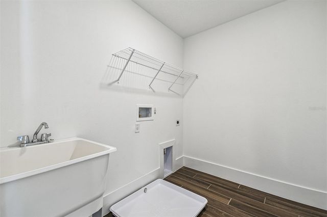 1951 RISBY ALLEY, Orlando, FL 32803