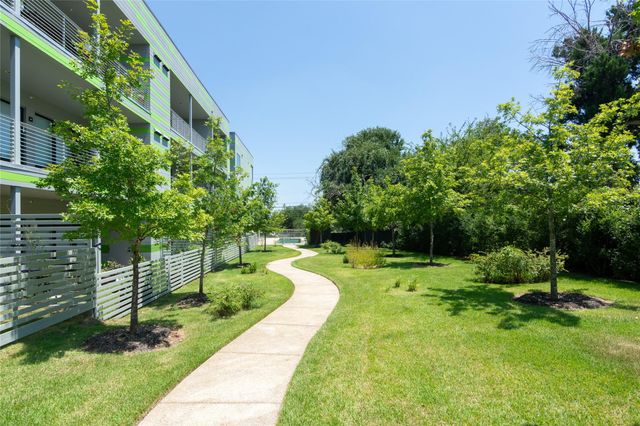 4004 Banister LN 208, Austin, TX 78704