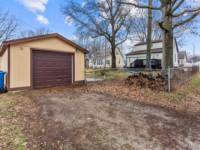 301 W Hanover Street, New Baden, IL 62265