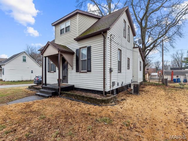 301 W Hanover Street, New Baden, IL 62265