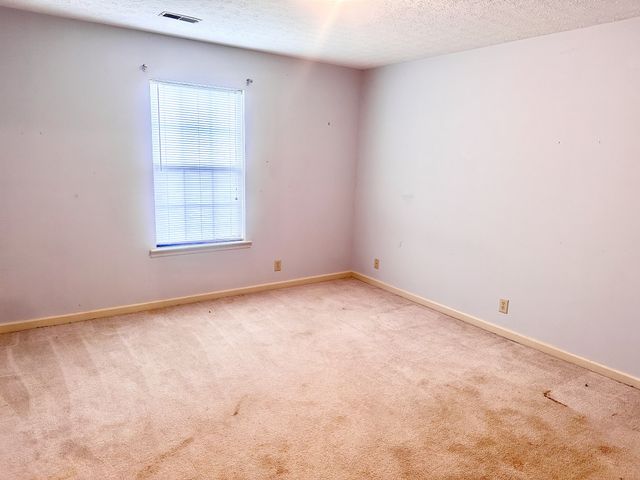 141 S Palmers Chapel Rd, White House, TN 37188