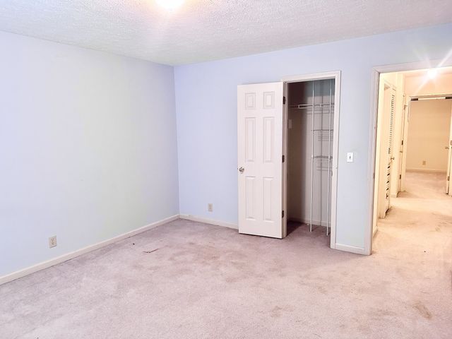 141 S Palmers Chapel Rd, White House, TN 37188
