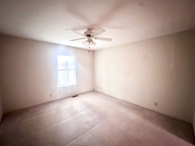 141 S Palmers Chapel Rd, White House, TN 37188