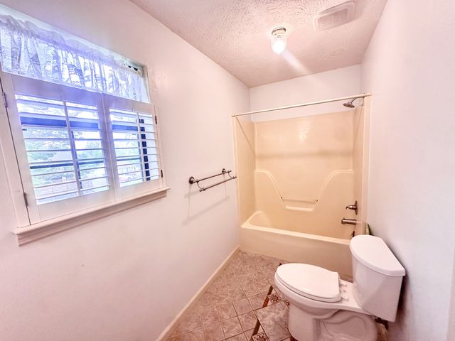 141 S Palmers Chapel Rd, White House, TN 37188