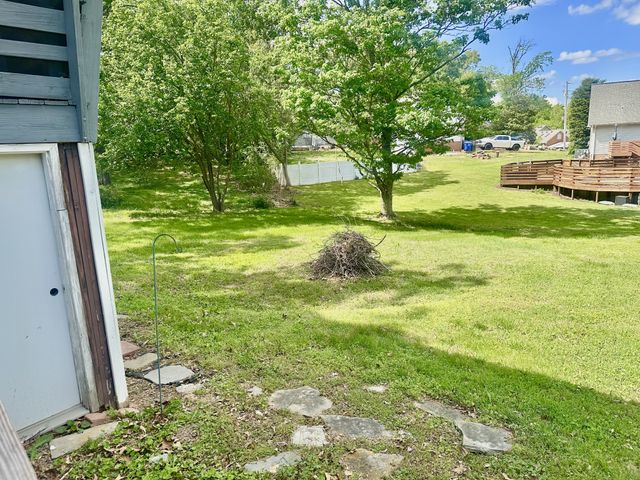 141 S Palmers Chapel Rd, White House, TN 37188