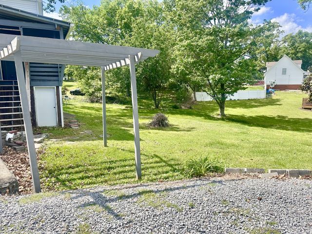 141 S Palmers Chapel Rd, White House, TN 37188