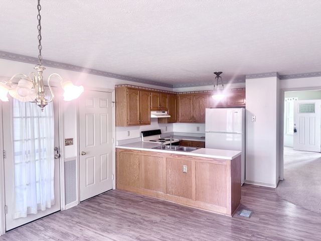 141 S Palmers Chapel Rd, White House, TN 37188
