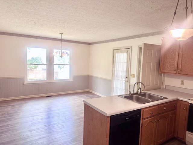 141 S Palmers Chapel Rd, White House, TN 37188