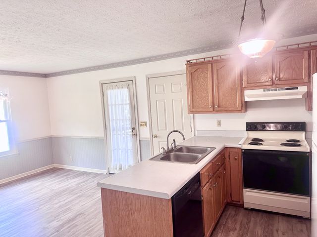 141 S Palmers Chapel Rd, White House, TN 37188