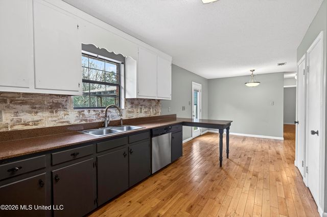 98 Country Heritage Road, Poplarville, MS 39470