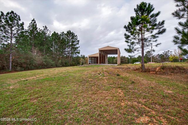 98 Country Heritage Road, Poplarville, MS 39470