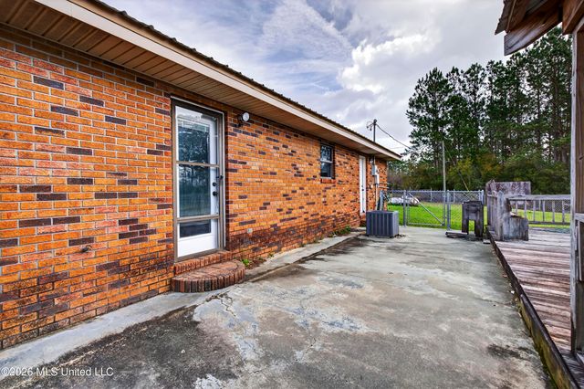 98 Country Heritage Road, Poplarville, MS 39470