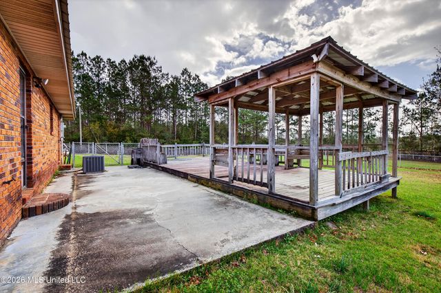 98 Country Heritage Road, Poplarville, MS 39470