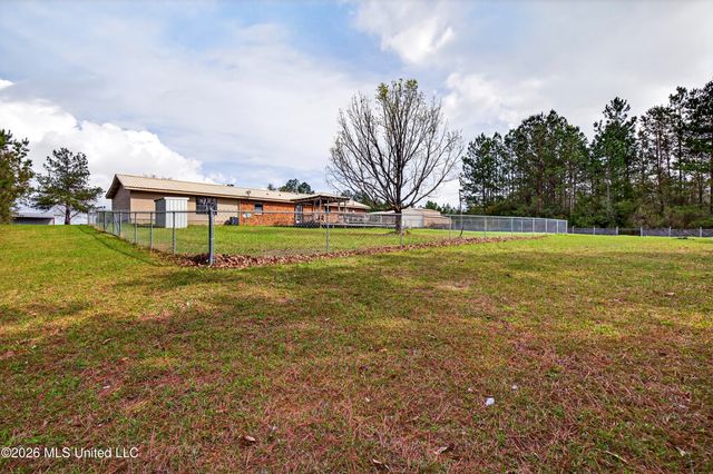 98 Country Heritage Road, Poplarville, MS 39470