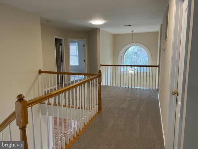 9425 SPRUCE TREE CIR, Bethesda, MD 20814
