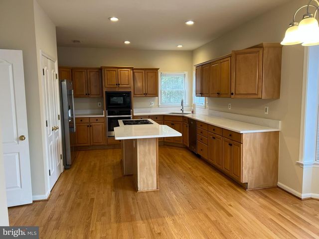 9425 SPRUCE TREE CIR, Bethesda, MD 20814