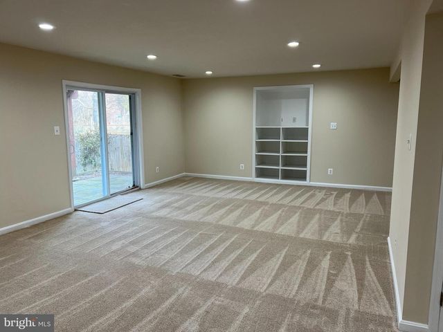9425 SPRUCE TREE CIR, Bethesda, MD 20814