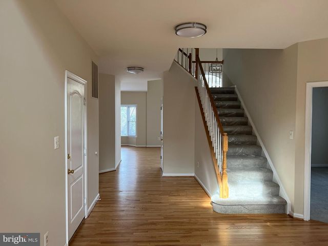 9425 SPRUCE TREE CIR, Bethesda, MD 20814