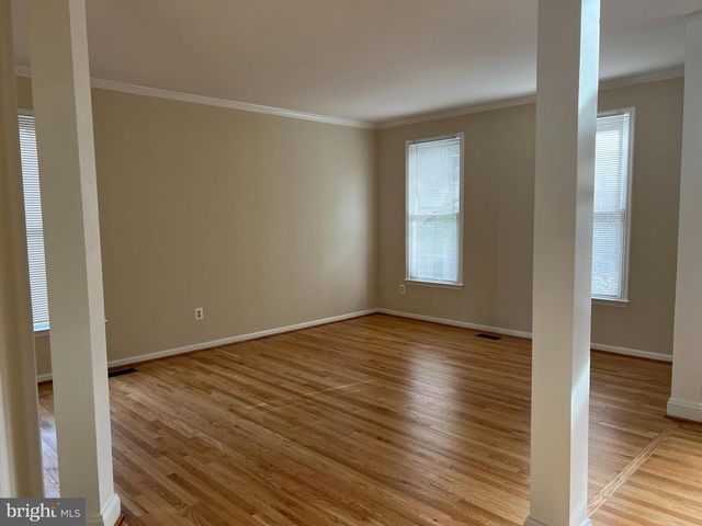 9425 SPRUCE TREE CIR, Bethesda, MD 20814