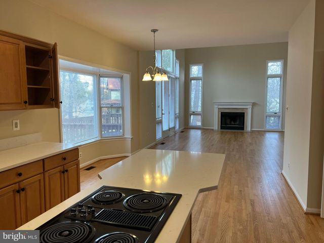 9425 SPRUCE TREE CIR, Bethesda, MD 20814