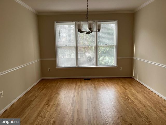 9425 SPRUCE TREE CIR, Bethesda, MD 20814