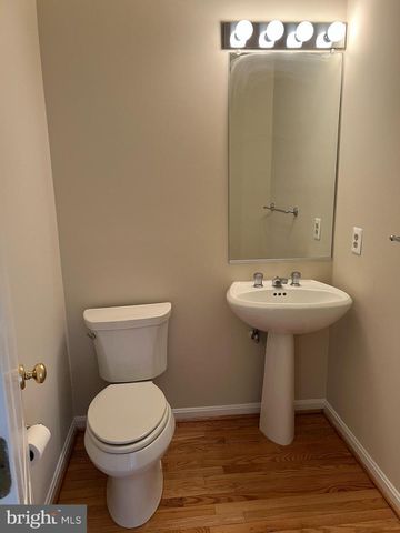 9425 SPRUCE TREE CIR, Bethesda, MD 20814