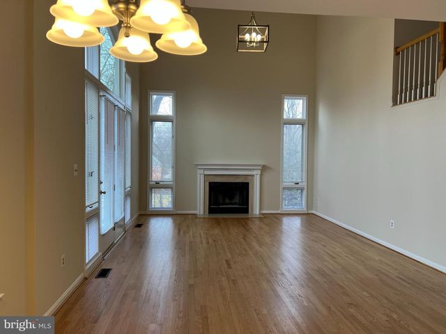9425 SPRUCE TREE CIR, Bethesda, MD 20814