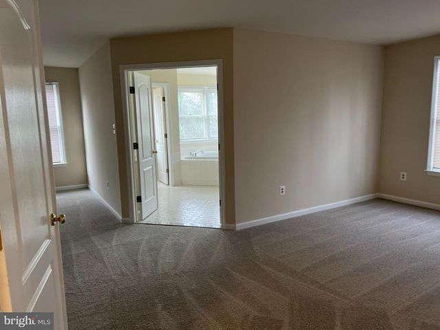 9425 SPRUCE TREE CIR, Bethesda, MD 20814