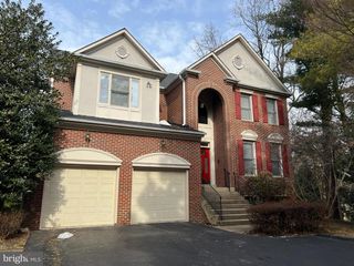 9425 SPRUCE TREE CIR, Bethesda, MD 20814