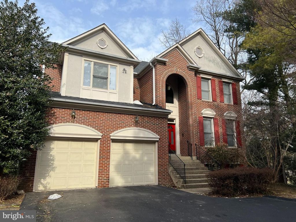 9425 SPRUCE TREE CIR, Bethesda, MD 20814