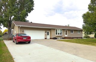 704 3rd Avenue NE, Hillsboro, ND 58045