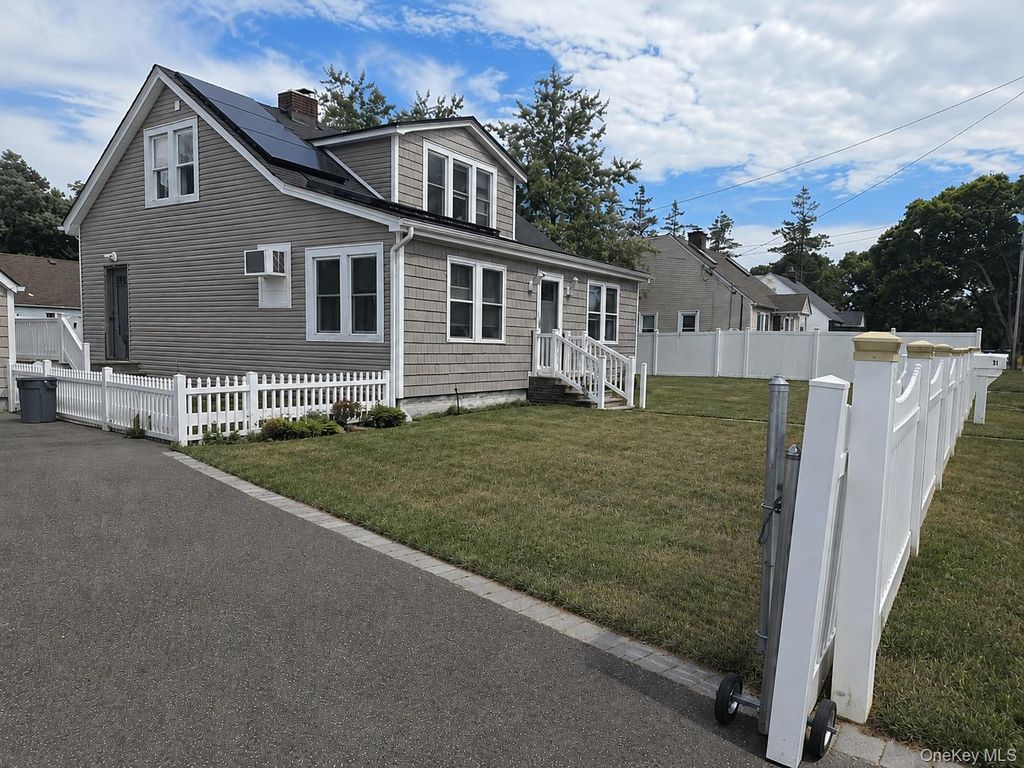 39 Chestnut Street, Wyandanch, NY 11798