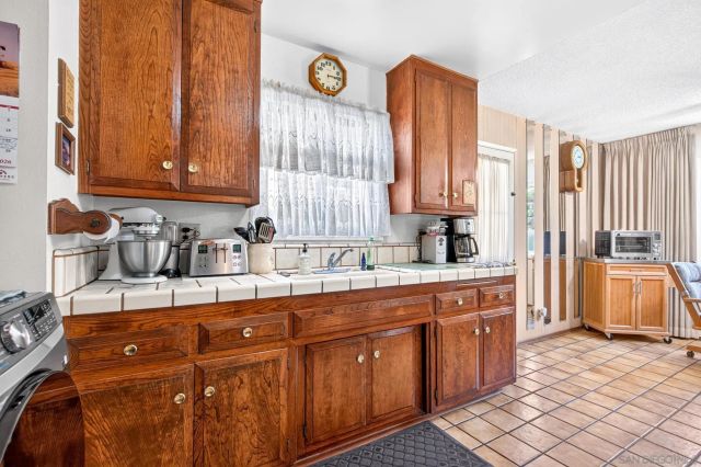 4621 Chateau Drive, San Diego, CA 92117