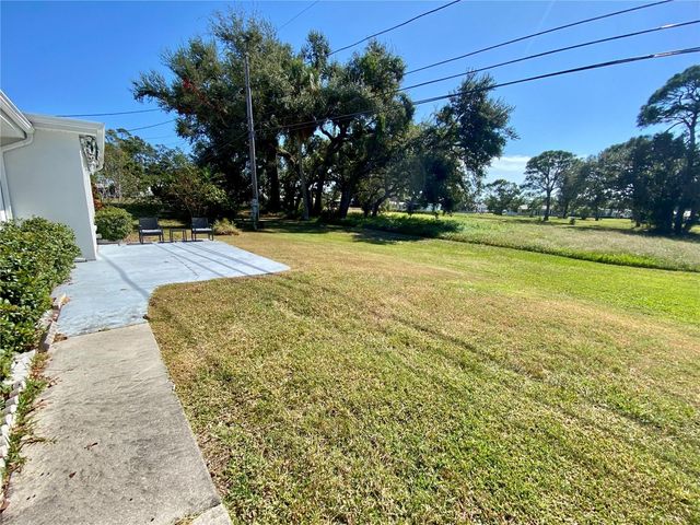 9082 141ST STREET, Seminole, FL 33776