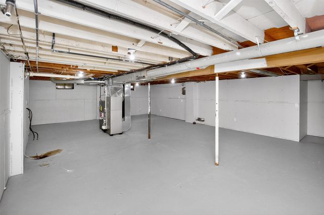 112 Parmer Drive, Des Moines, IA 50315