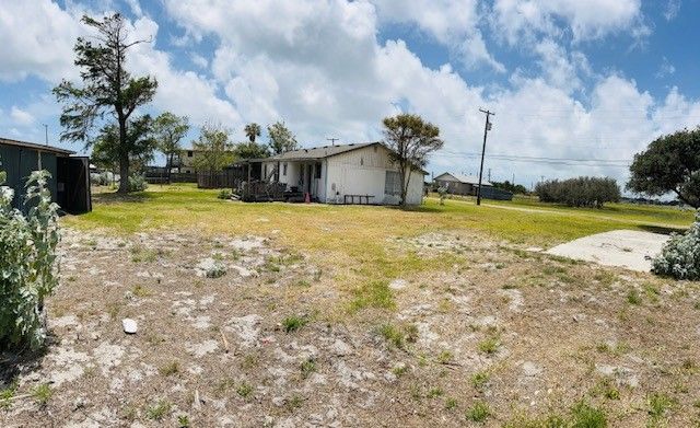 112 W Hazlett Ave, Aransas Pass, TX 78336
