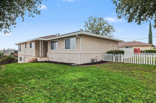 6 Lake St, Pittsburg, CA 94565