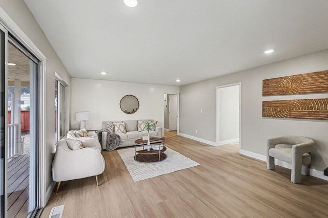 6 Lake St, Pittsburg, CA 94565