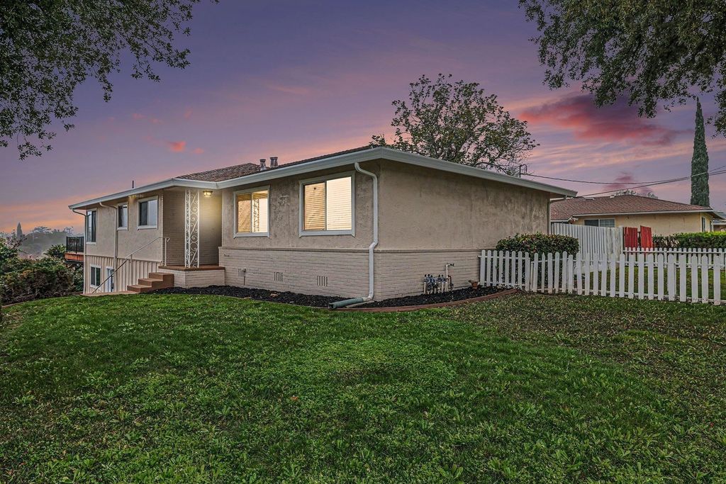 6 Lake St, Pittsburg, CA 94565