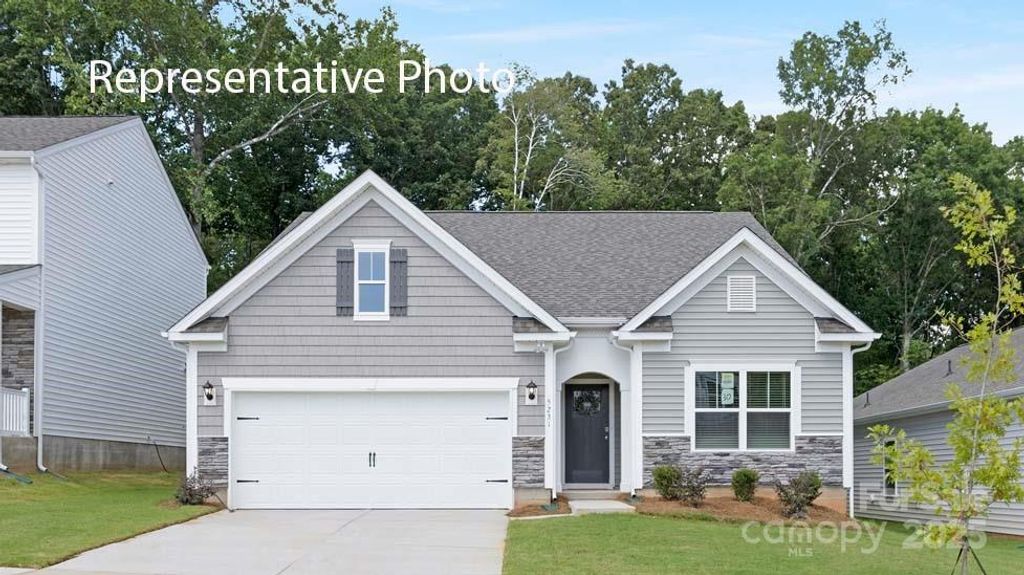 702 14th Avenue Court NE, Hickory, NC 28601