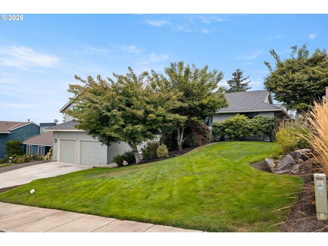 2111 CLUB HOUSE Dr, West Linn, OR 97068