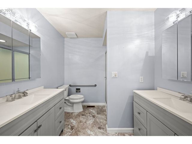 2111 CLUB HOUSE Dr, West Linn, OR 97068