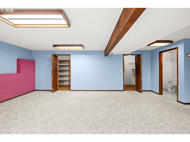 2111 CLUB HOUSE Dr, West Linn, OR 97068