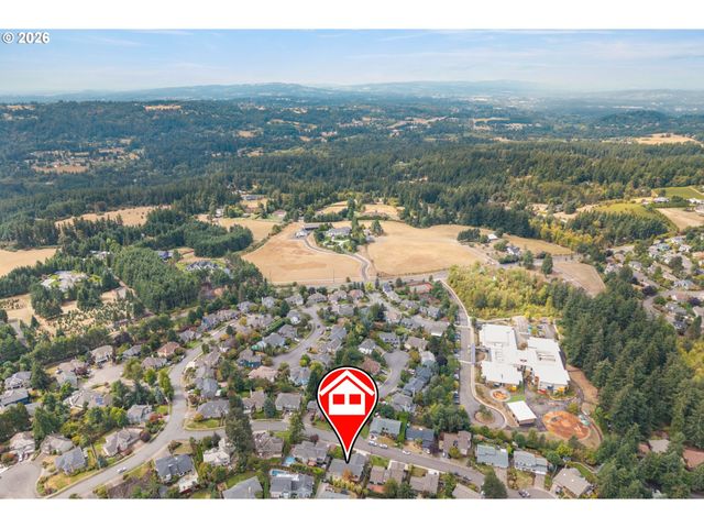 2111 CLUB HOUSE Dr, West Linn, OR 97068