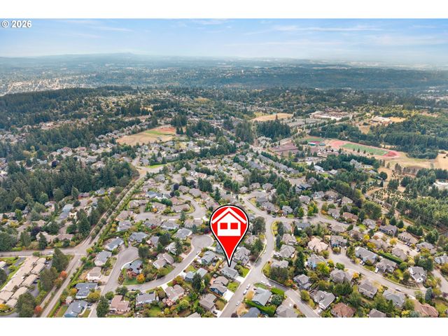 2111 CLUB HOUSE Dr, West Linn, OR 97068