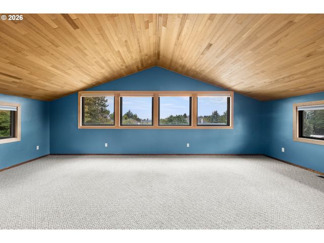 2111 CLUB HOUSE Dr, West Linn, OR 97068