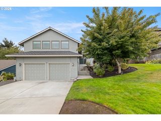 2111 CLUB HOUSE Dr, West Linn, OR 97068