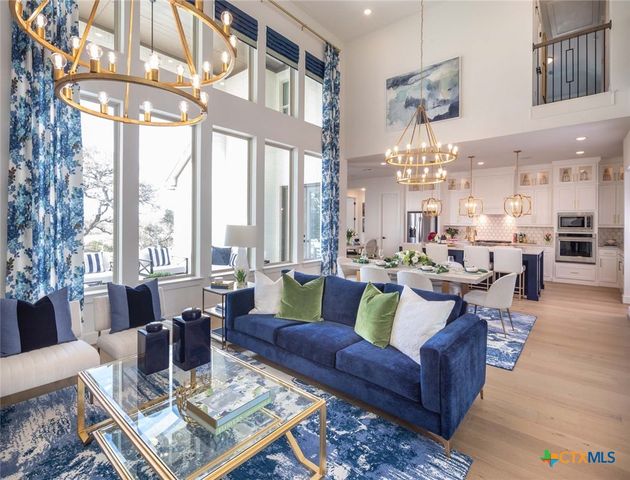 210 Navarro, Boerne, TX 78006