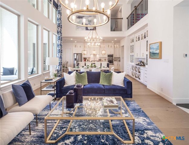 210 Navarro, Boerne, TX 78006